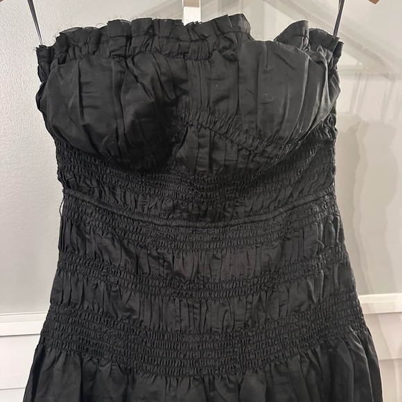 MOON RIVER Strapless Smocked Midi Dress – Black - Picture 8 of 11